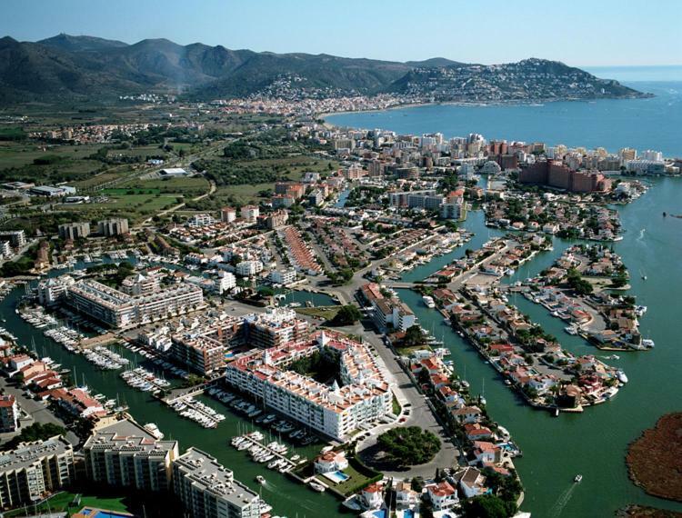 Holidays Penthouse Vues Panoramiques Sur Le Port Naval,Un Sejour Elegant Assure " Wifi Parquing Gratuit Росас Экстерьер фото